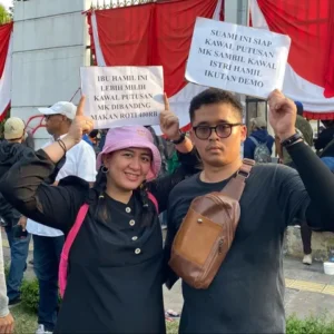 Aksi Ibu Hamil Ikut Demo